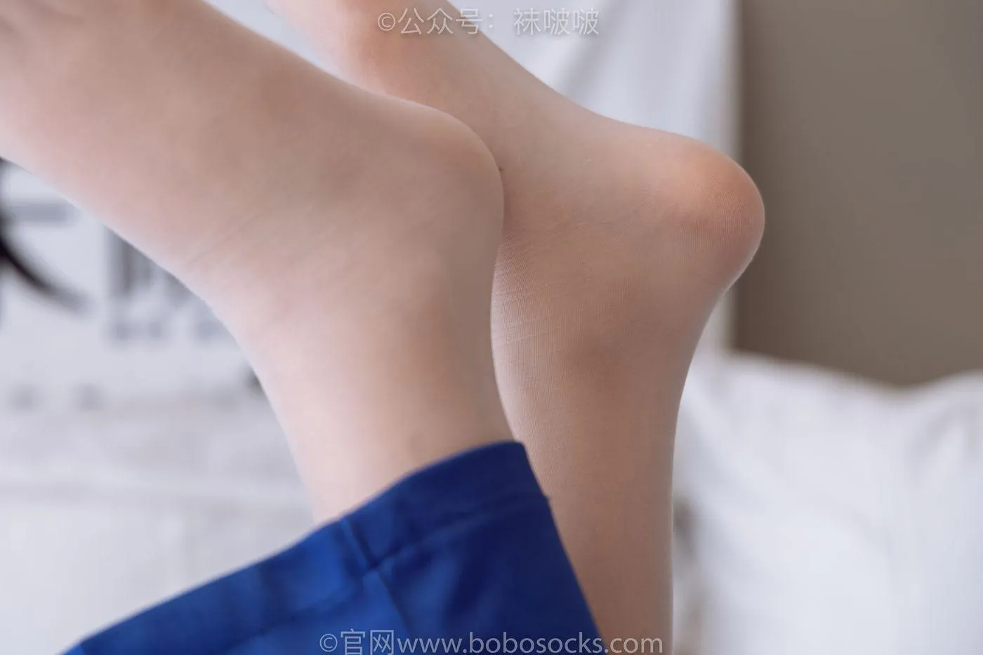 [BoBoSocks袜啵啵]NO.042 砂糖-校服、板鞋、白棉袜、油亮白丝 [139P]插图3